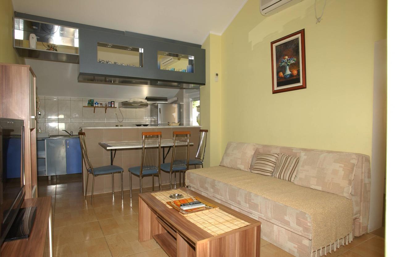 Mm Kovacevic Apartments Petrovac Exterior foto